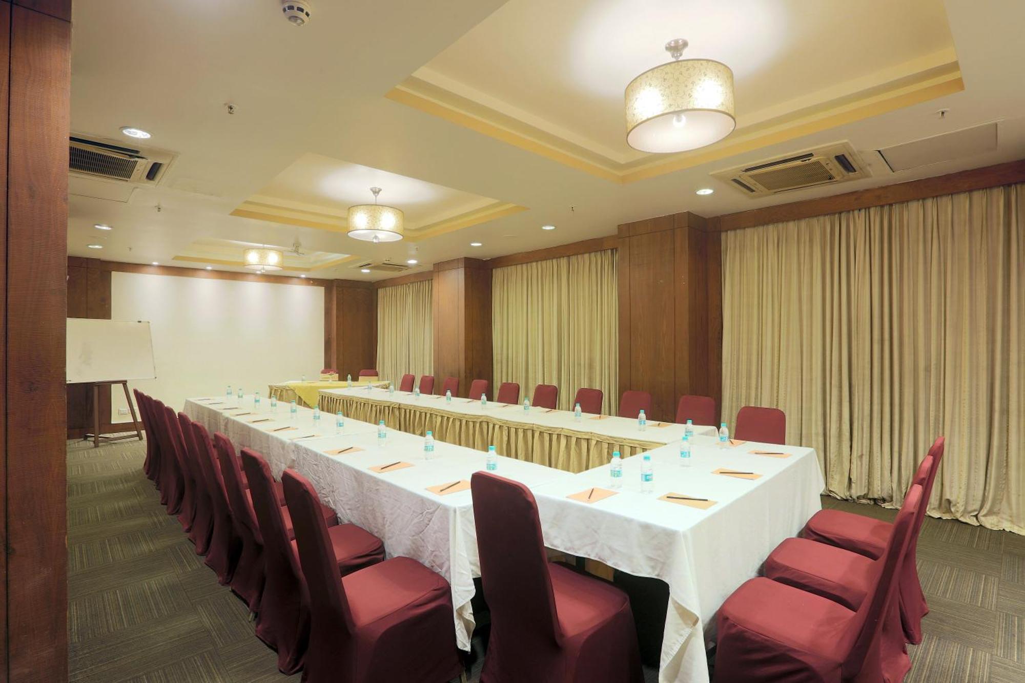 होटल Vesta International 4*