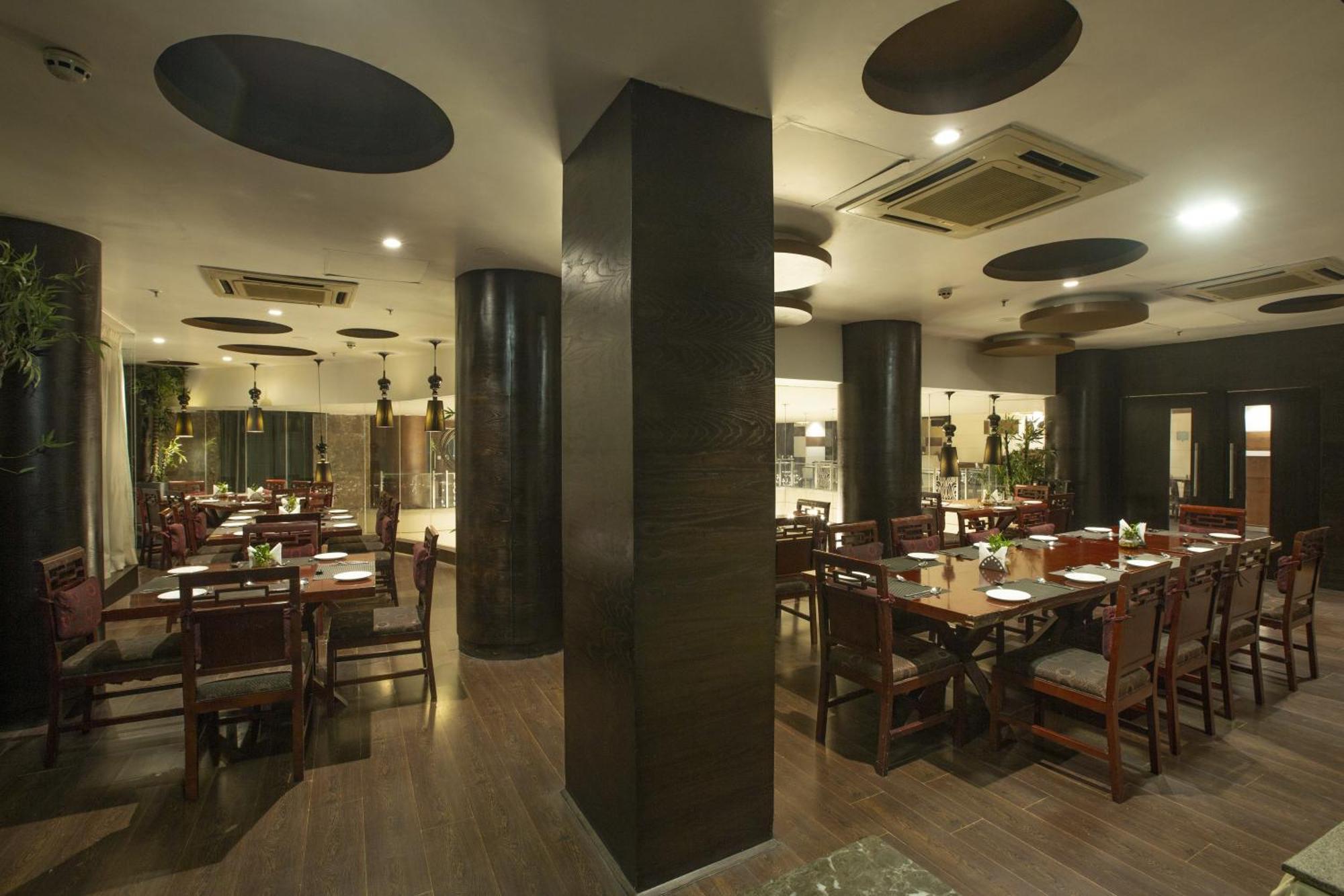 Vesta International होटल 4*