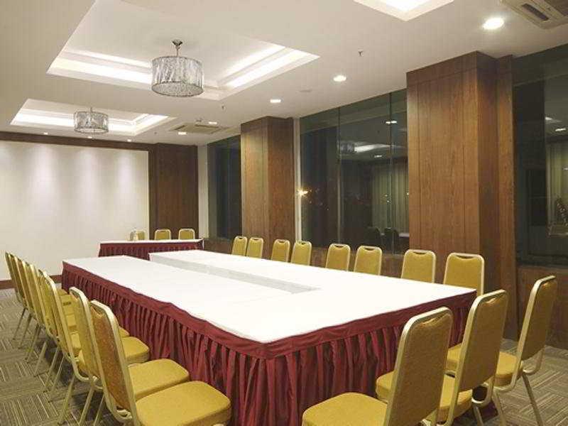 Vesta International होटल 4*